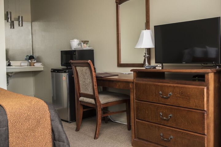 Room 28 of 49