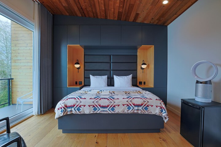 Duffin Cove Oceanfront Lodging