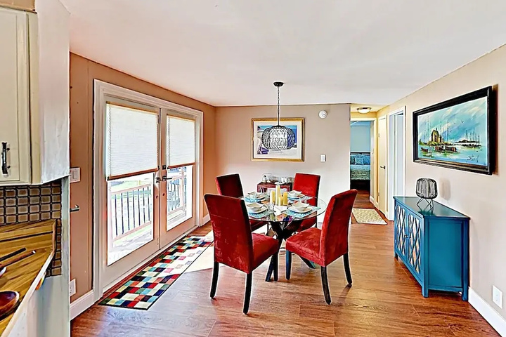 Canal-side W / Private Dock Boats & Bikes 2 Bedroom Duplex