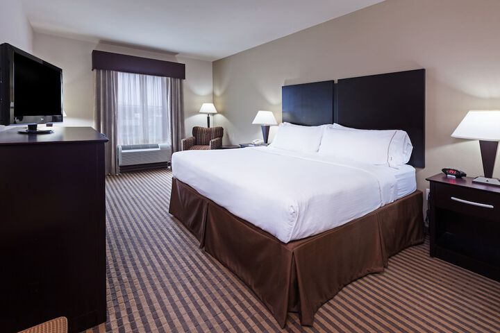 Holiday Inn Express Hotel & Suites Brady by IHG