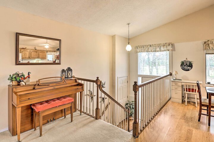 40-acre Poplar Bluff Nature Lovers Paradise!