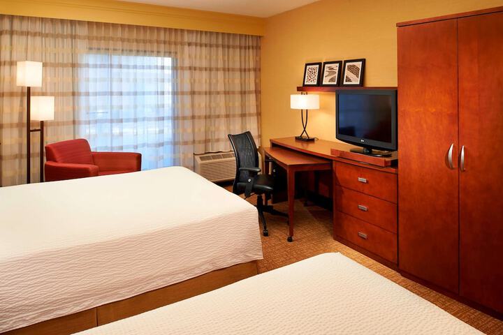 Room 32 of 47