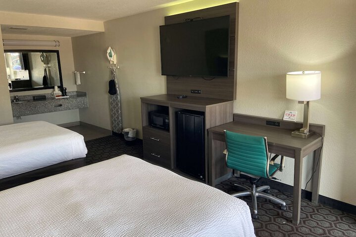 Room 25 of 40