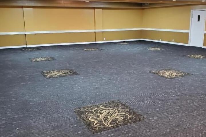 Ballroom/Hall 21 of 21