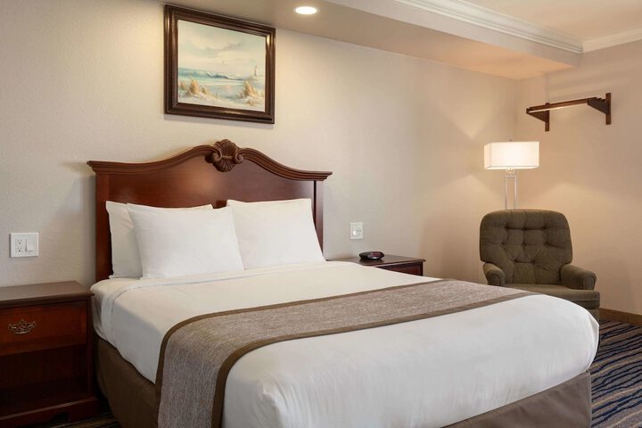 Room 16 of 24