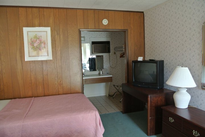 RoseWood Inn