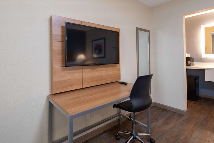 Room 8 of 19