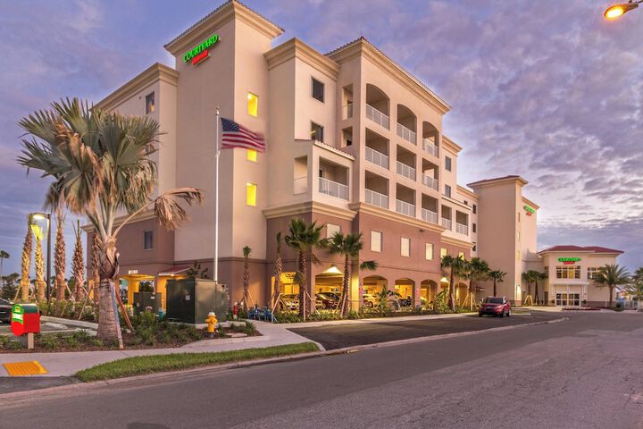 Courtyard St. Petersburg Clearwater / Madeira Beach