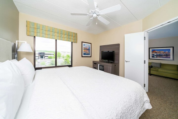 Room 15 of 36