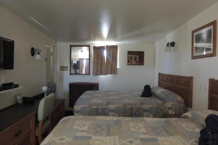 100 Mile Motel & RV Park