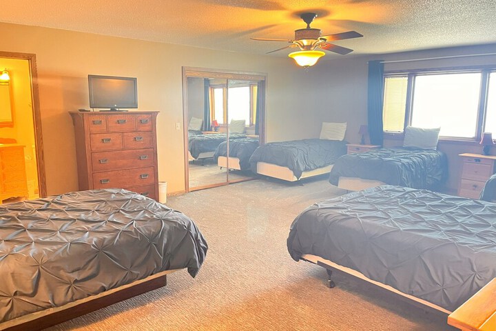 Horseshoe Bay Lodge