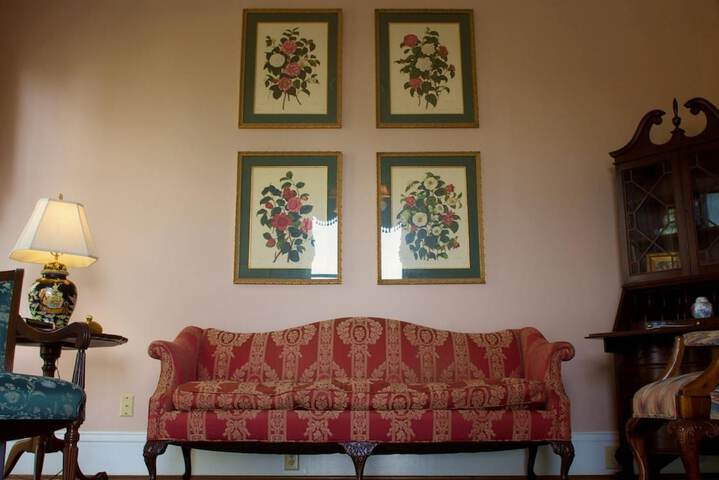Lookaway Inn