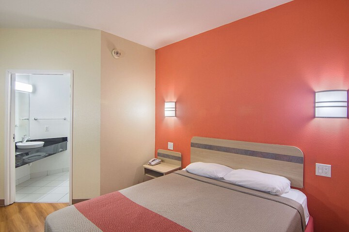 Room 27 of 56
