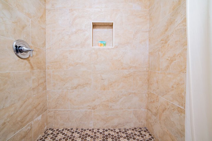 Room 4 of 9