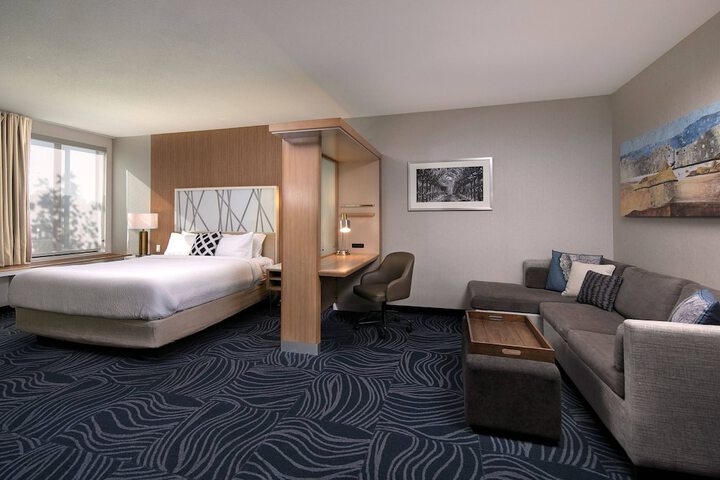 Room 21 of 38