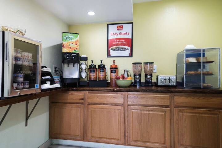 Breakfast/Coffee Service 30 of 32