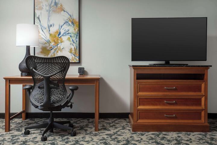 Room 13 of 36