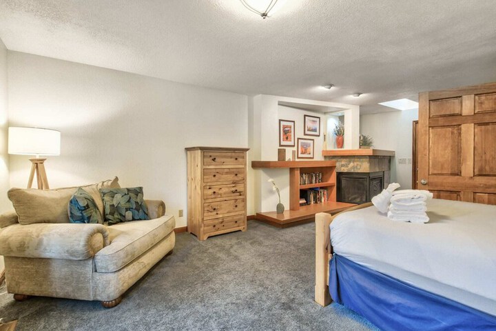 5BD Mountain Getawayhot Tub & Foosball