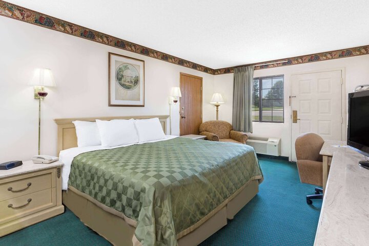 Room 5 of 16