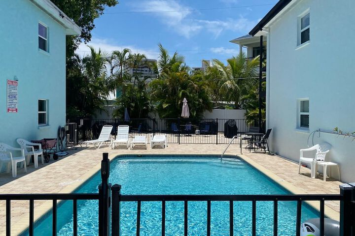 Pool 32 of 290