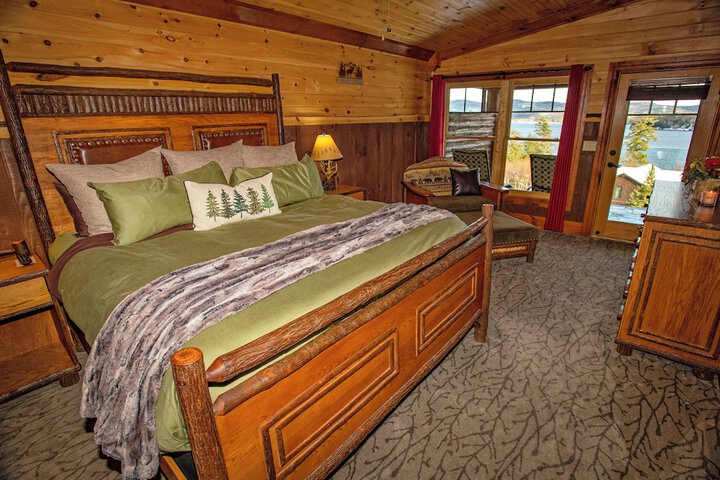 Lodges at Cresthaven