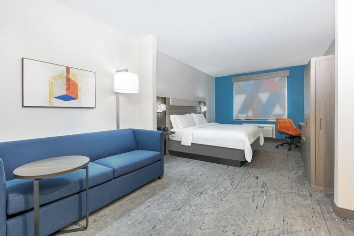 Holiday Inn Express Hotel & Suites Winnie by IHG