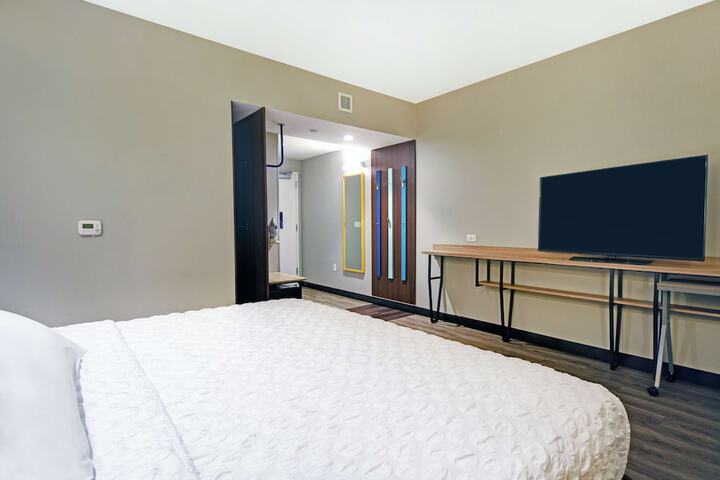 Room 8 of 32