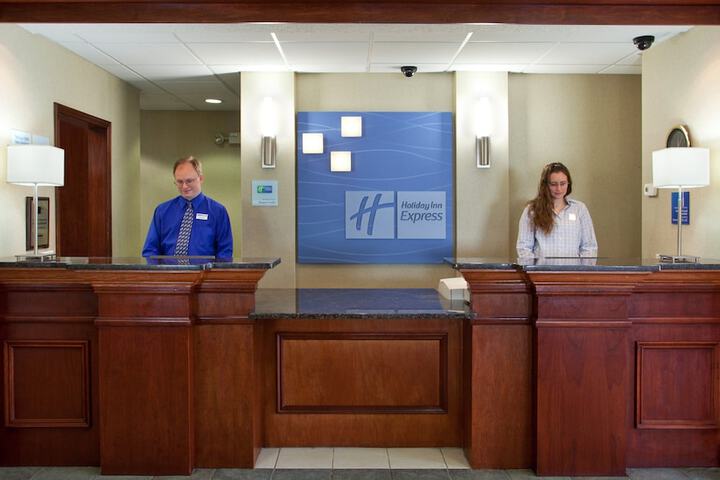 Holiday Inn Express Grove City by IHG