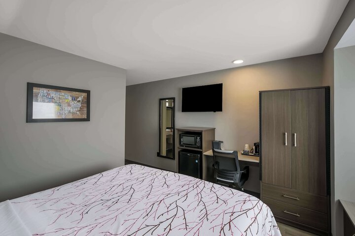 Room 21 of 34