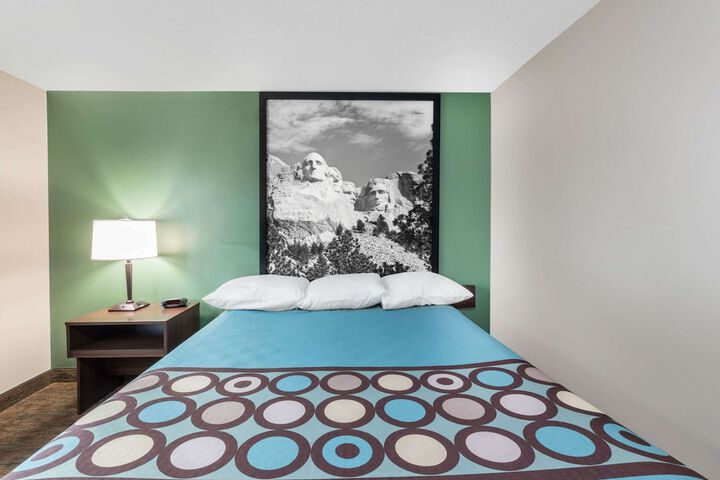 Super 8 by Wyndham Pierre SD