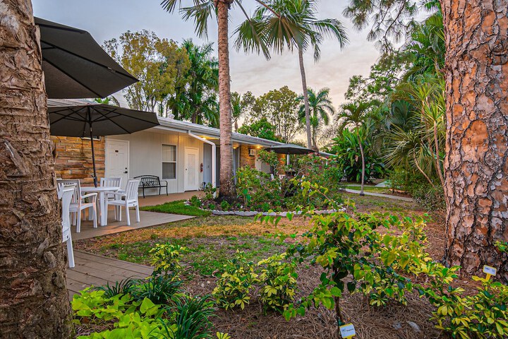 Hotel Exterior 104 of 119