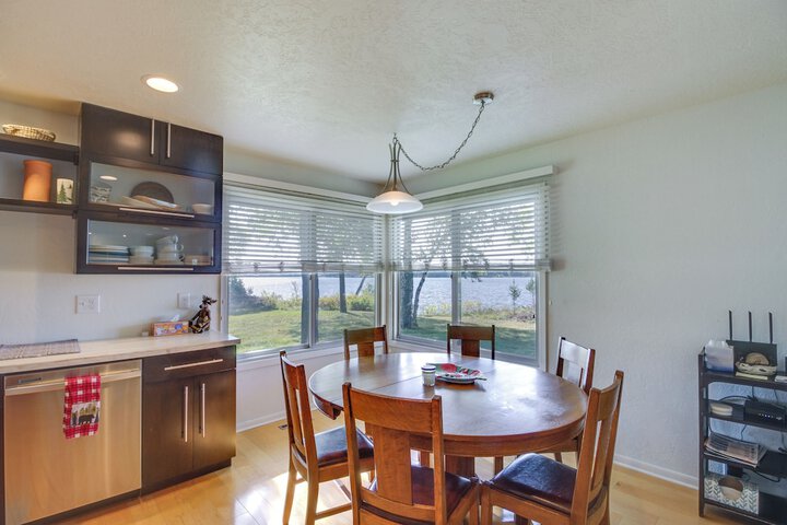 Lakefront Walker Home w / Boat Dock & Lift!