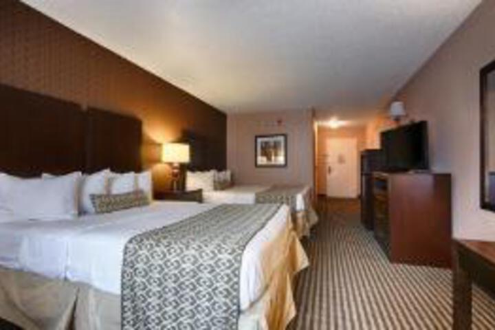 Best Western Plus University Inn Steubenville - CLOSED