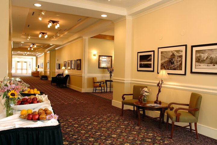 Ballroom/Hall 140 of 164