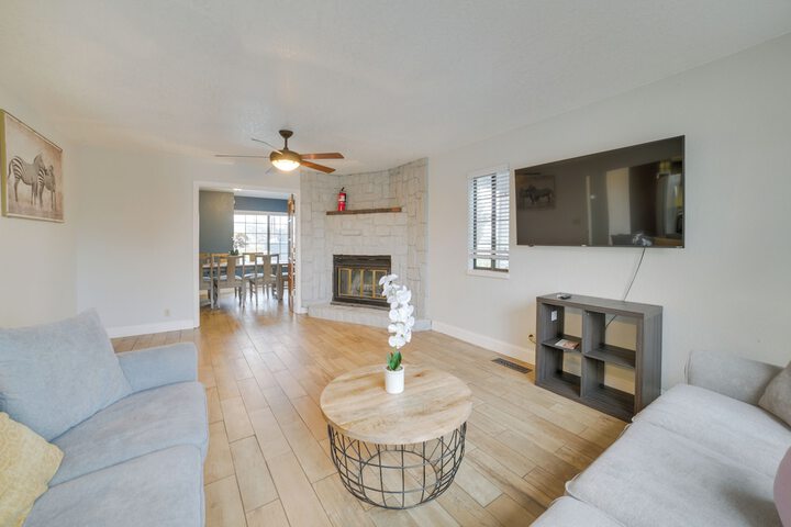 Pet-friendly Hollister Getaway w / Grill!