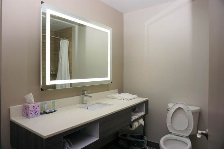 Room 35 of 41