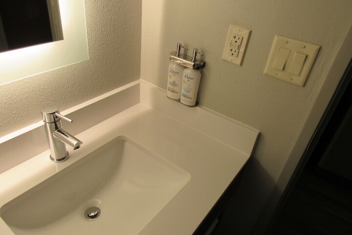 Room 16 of 77