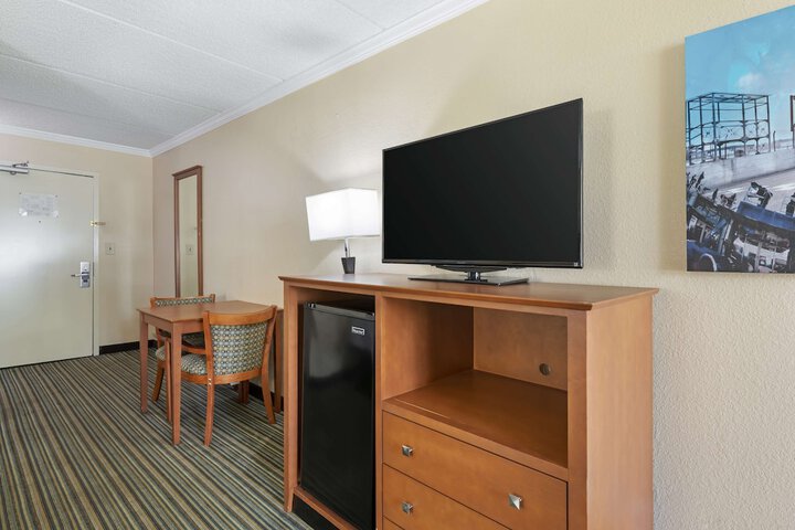 Room 10 of 23