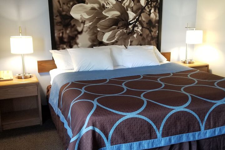 Room 12 of 20