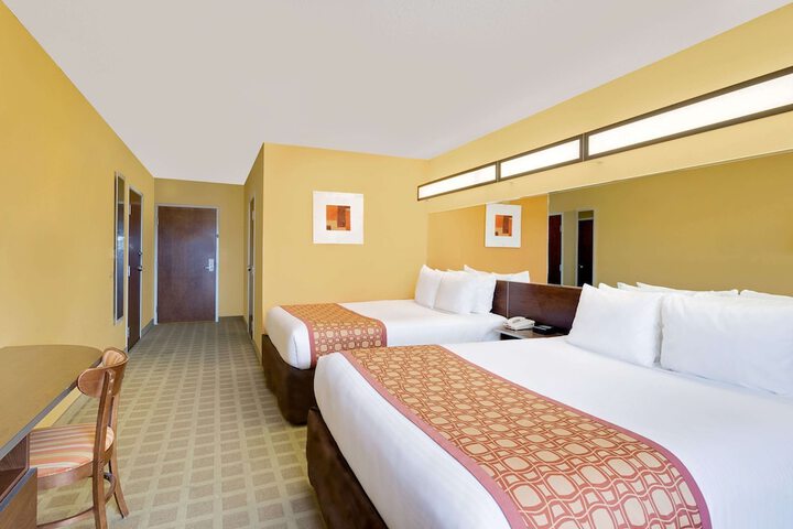 Room 9 of 15