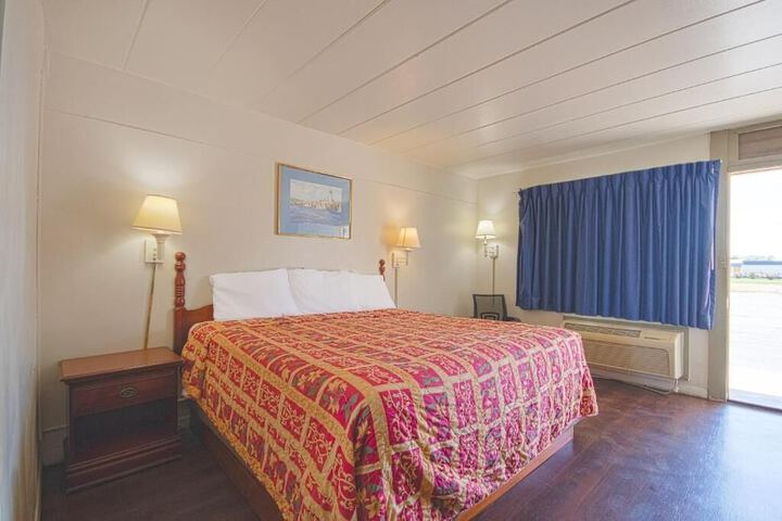 Room 13 of 28
