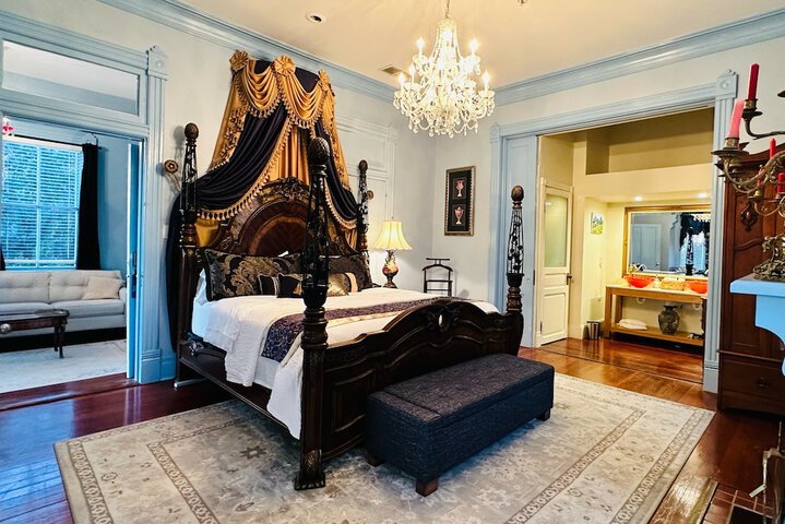 Room 32 of 47