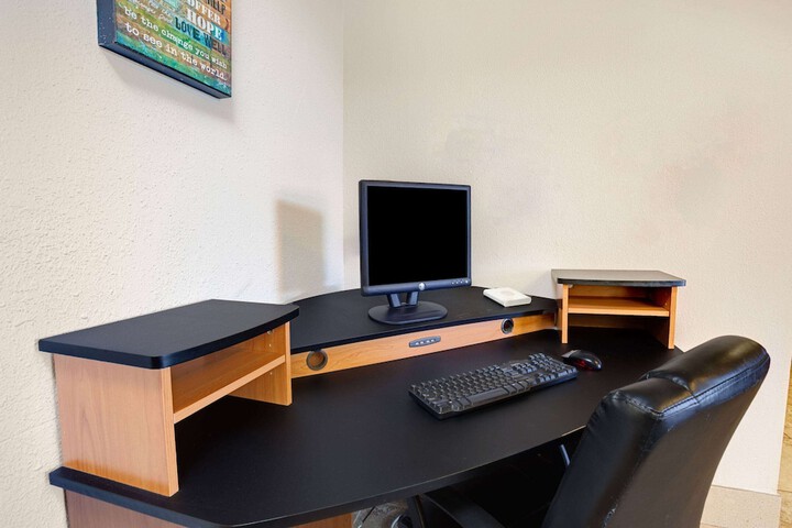 Business Center 16 of 16
