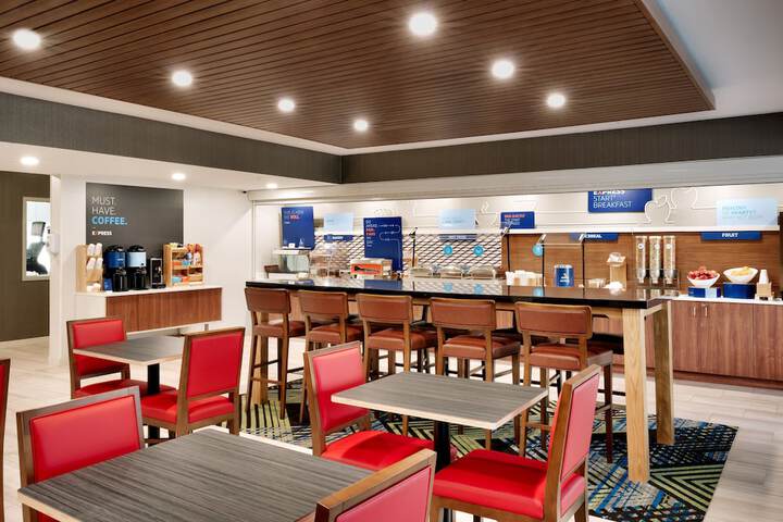 Holiday Inn Express Mitchell by IHG