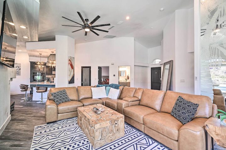 Spacious Parker House on the Colorado River!