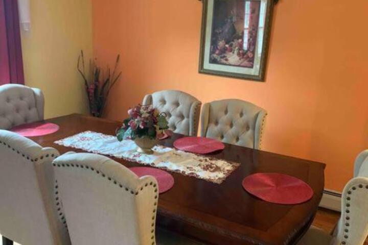 Family 3-bedroom home (2nd floor near EWR / Outlet)