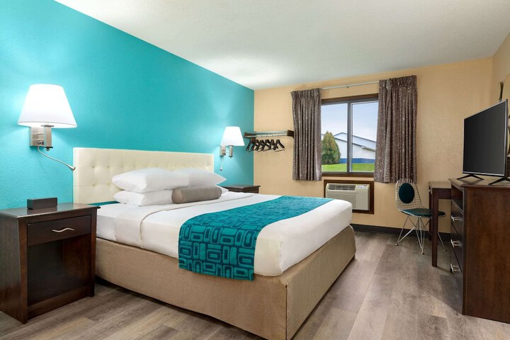 Room 9 of 26