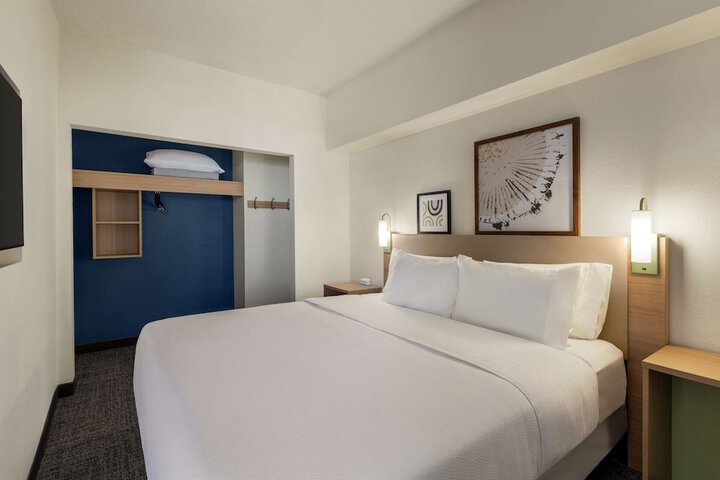 Room 18 of 39