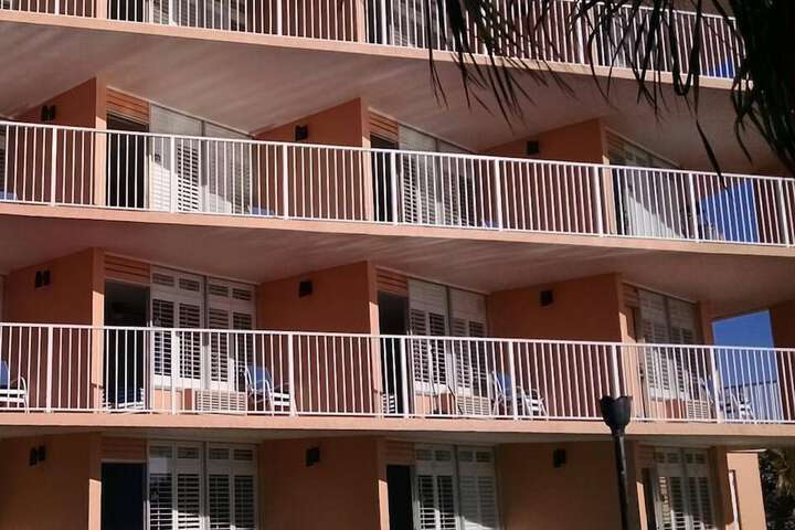 Coral Sands Inn