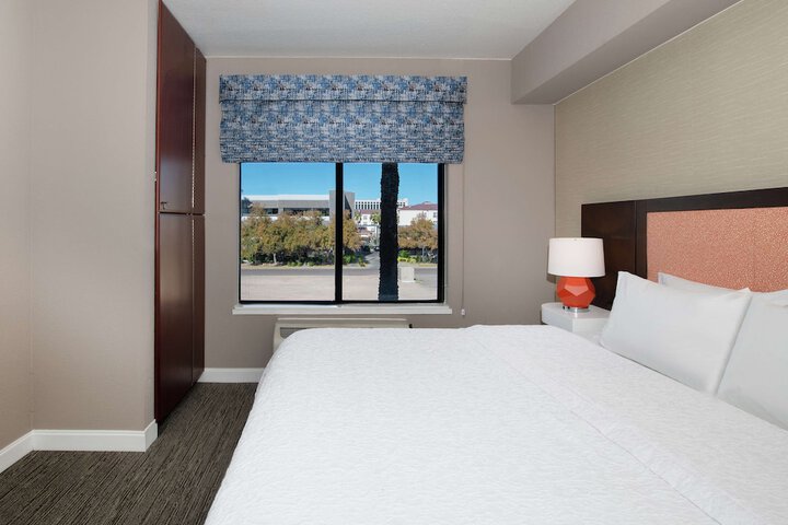 Room 32 of 54